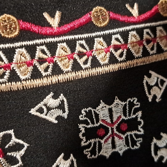 New 3/4 sleeve embroidered top - Picture 13 of 16